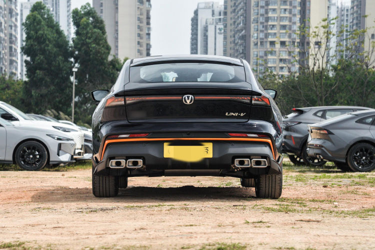 长安UNI-V 2024款 1.5T 尊贵运动型车身外观6004