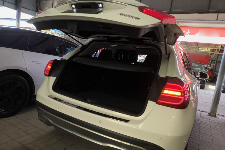 奔驰GLA 2016款 GLA 200 时尚型局部细节23