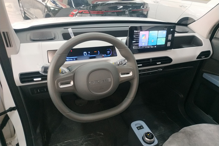 吉利银河 2024款 熊猫mini 200km 耐力熊中控内饰12