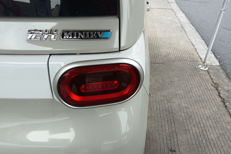 五菱汽车 宏光MINIEV 2024款 第三代 215km 青春版车身外观9