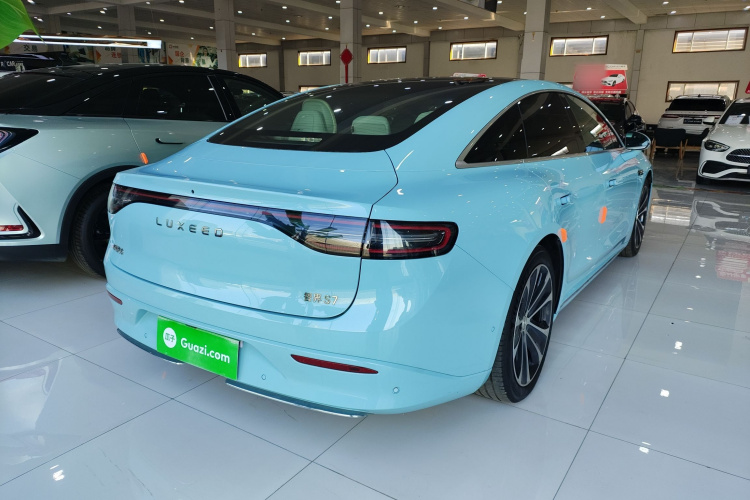 鸿蒙智行 智界S7 2025款 785km Ultra车身外观6005