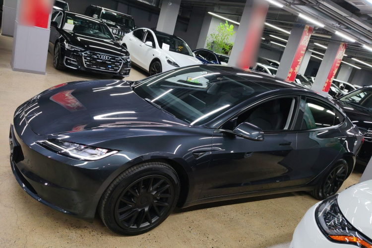 特斯拉 Model 3 2023款 后轮驱动版车身外观4