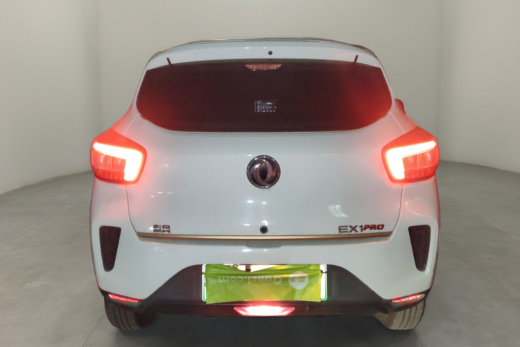 东风纳米EX1 2023款 PRO 轻风版闪电型车身外观6