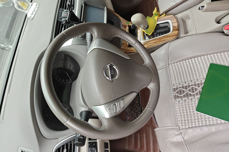 日产 轩逸 2014款 1.6XV CVT尊享版中控内饰13