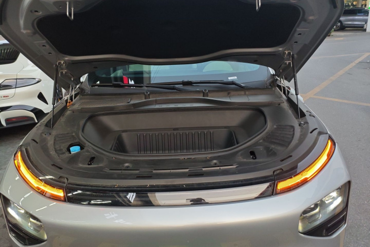 小鹏G9 2024款 702 Max机舱底盘24