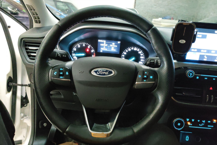 福特 福克斯 2020款 三厢 EcoBoost 180 自动锋潮型中控内饰13