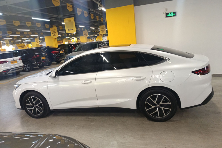 比亚迪 秦L 2024款 DM-i 120KM领先型车身外观4