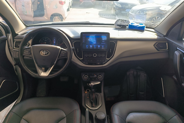 一汽 森雅R7 2016款 1.6L 自动尊贵型中控内饰12