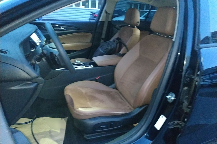 别克 君威 2020款 552T 豪华型中控内饰19