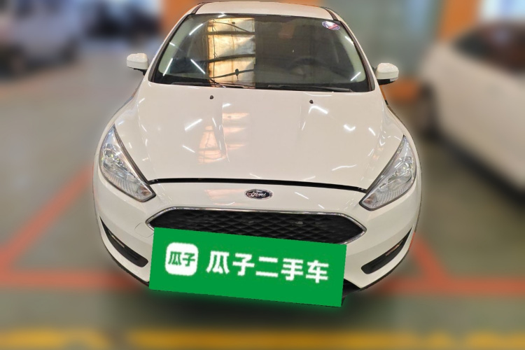 福特 福克斯 2015款 两厢 1.6L 自动舒适型车身外观2