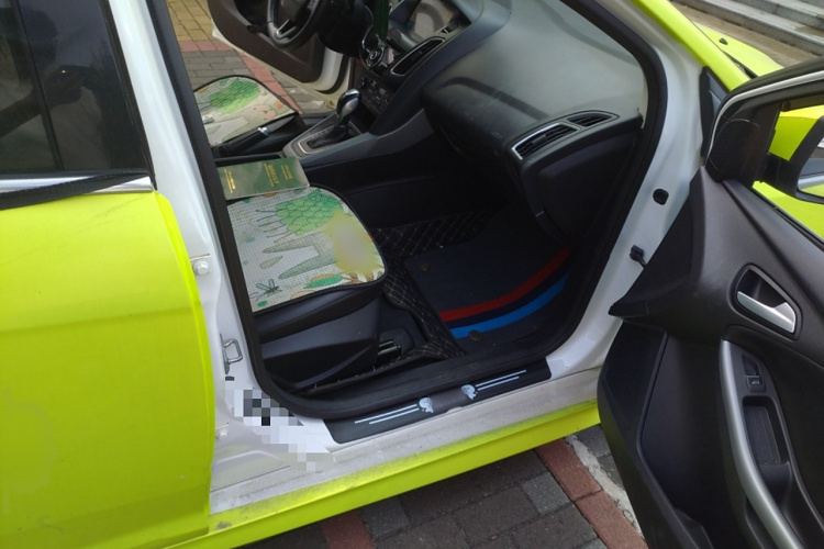 福特 福克斯 2017款 两厢 EcoBoost 180 自动运动型局部细节9005