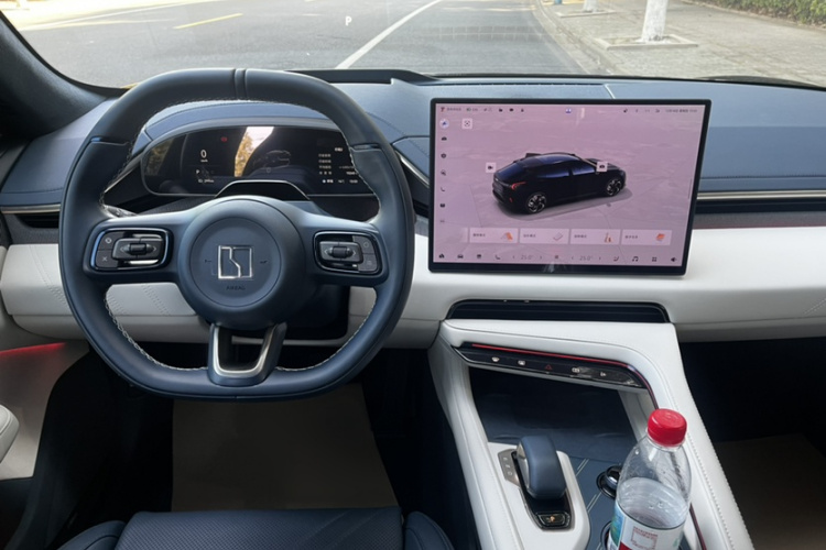 极氪001 2024款 WE版 100kWh 后驱中控内饰7002