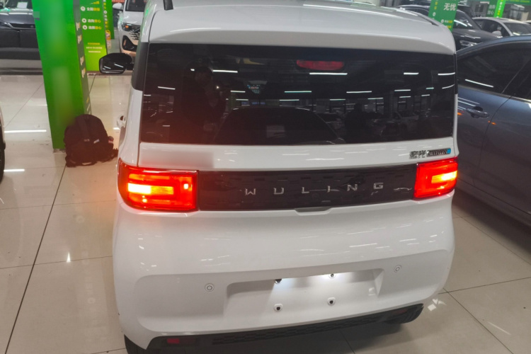 五菱汽车 宏光MINIEV 2020款 悦享款 磷酸铁锂车身外观6004