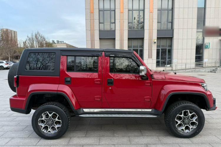 北京BJ40 2019款 PLUS 2.3T 自动四驱旗舰版 国VI车身外观6003