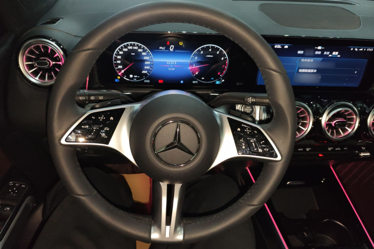 奔驰GLB 2024款 改款 GLB 220 动感型局部细节13