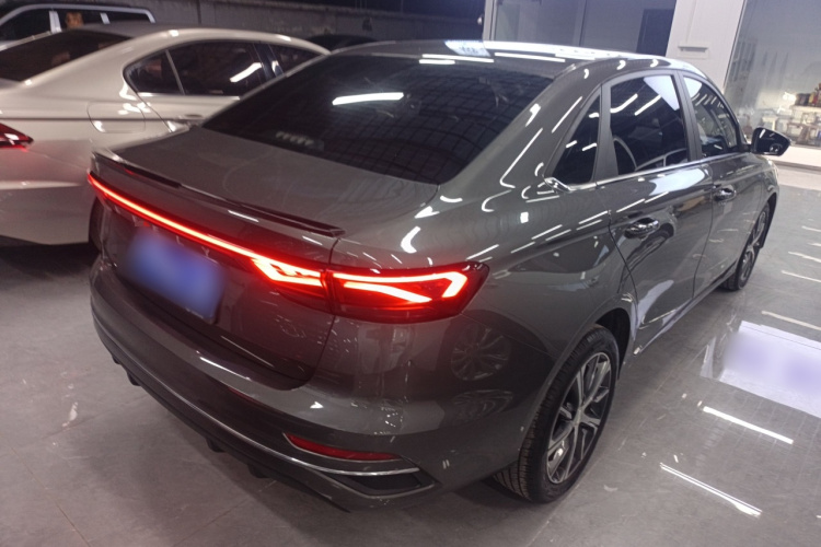 吉利汽车 帝豪 2023款 第4代冠军版 1.5L CVT尊贵型车身外观7