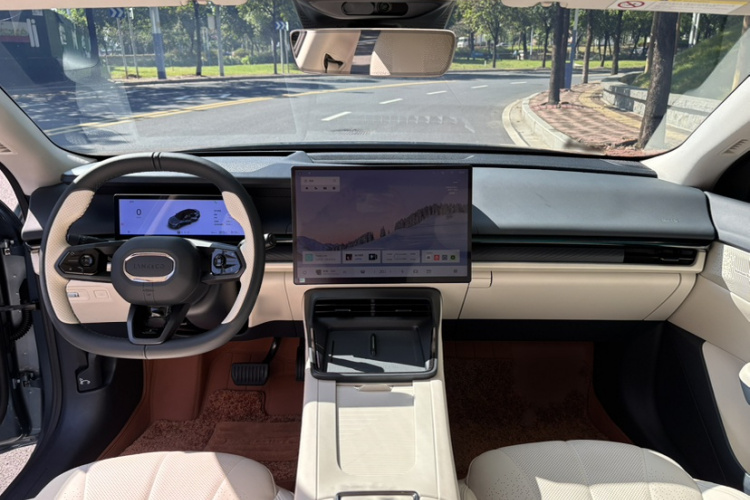 领克07 2024款 EM-P 126长续航 Ultra中控内饰7007