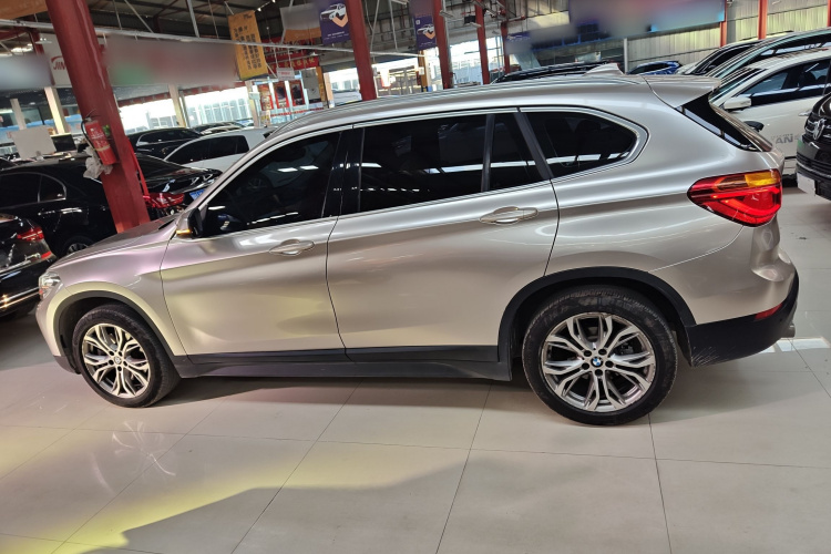 宝马X1 2019款 sDrive20Li 领先型车身外观6003