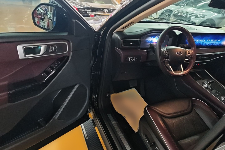 福特 探险者 2023款 EcoBoost 285 四驱钛金版 7座中控内饰20