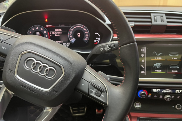 奥迪Q3 2021款 40 TFSI 时尚动感型中控内饰7004