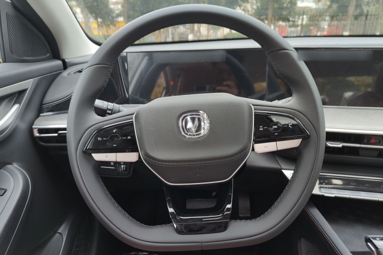 长安 逸动 2025款 PLUS 1.4T 双离合高能版局部细节13