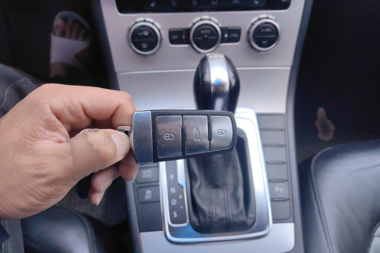 大众 迈腾 2013款 1.8TSI 豪华型中控内饰7001