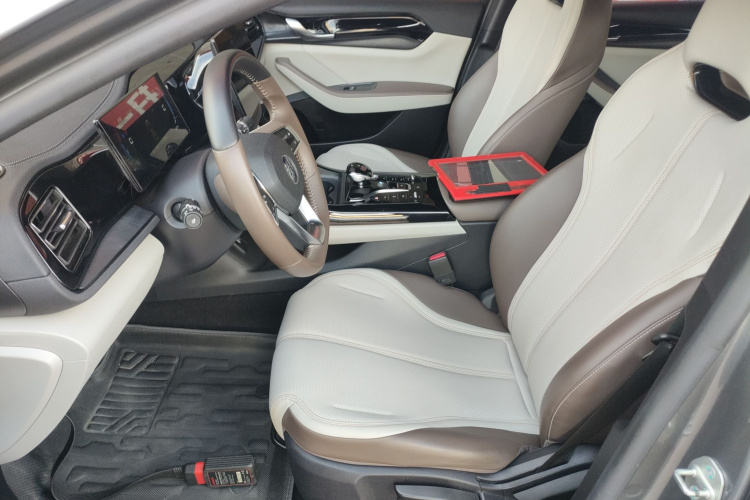 比亚迪 秦PLUS 2024款 荣耀版 DM-i 55KM领先型中控内饰19