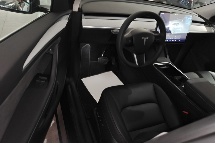 特斯拉 Model Y 2024款 后轮驱动版中控内饰7003