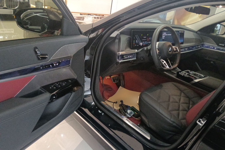 宝马7系 2023款 735Li M运动套装中控内饰7003