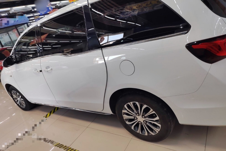 别克GL8 2023款 陆上公务舱 智享型车身外观4