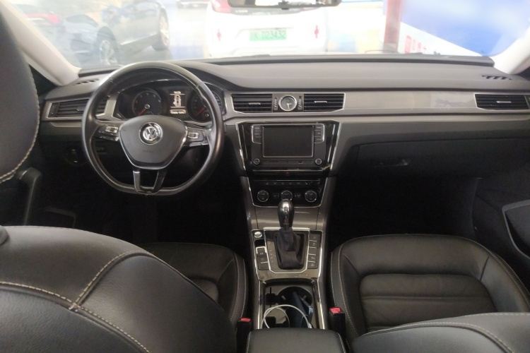 大众 帕萨特 2017款 330TSI DSG尊荣版中控内饰12