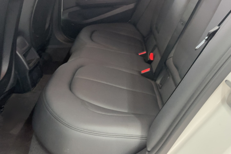 宝马1系 2023款 120i M运动版中控内饰7005