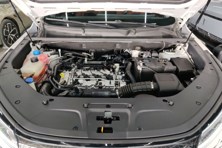 长安CS75 PLUS 2024款 第三代 冠军版 2.0T 智驾劲擎型机舱底盘24