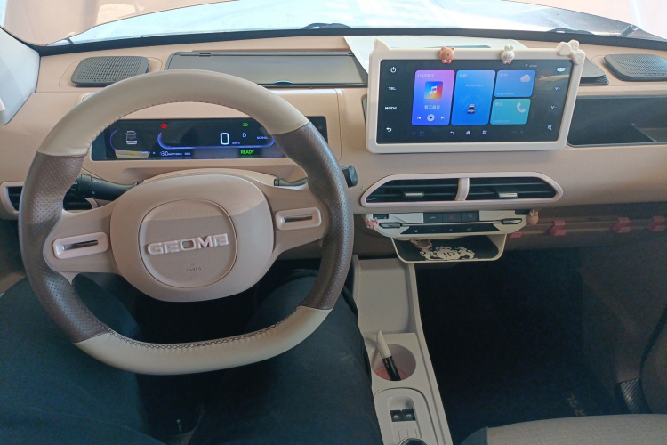 吉利银河 2024款 熊猫mini 200km 耐力熊中控内饰12