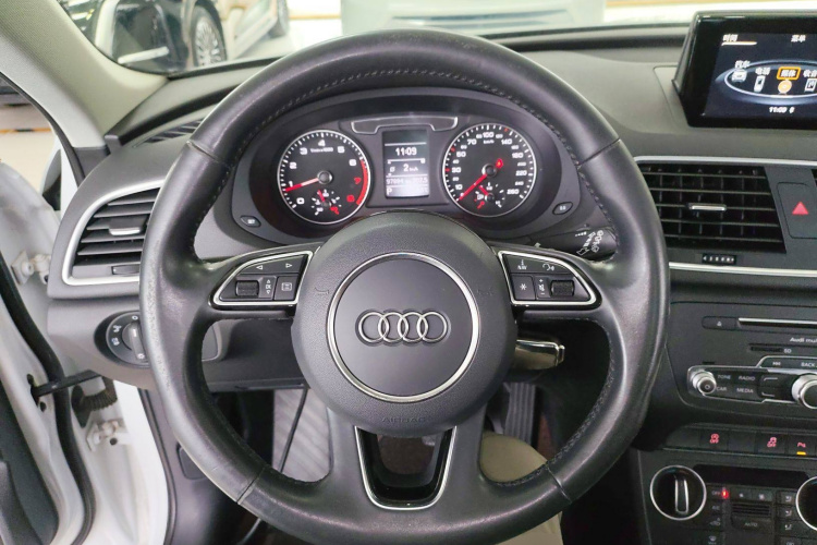 奥迪Q3 2018款 30周年年型 30 TFSI 时尚型中控内饰13