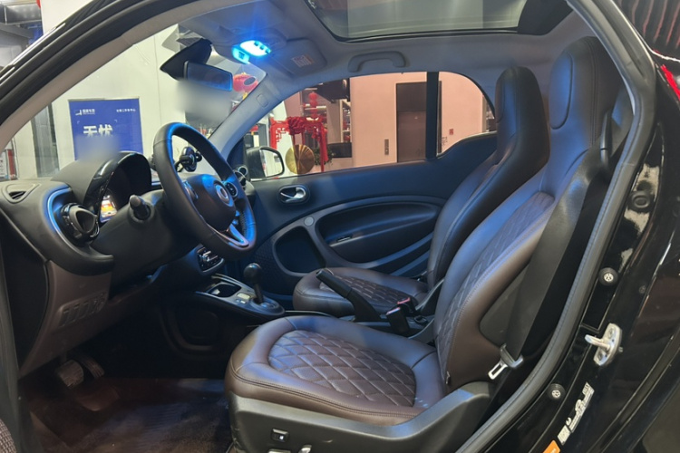 smart fortwo 2019款 0.9T 66千瓦硬顶风擎版 国VI中控内饰7001