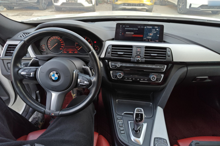 宝马3系GT 2019款 320i M运动型中控内饰12