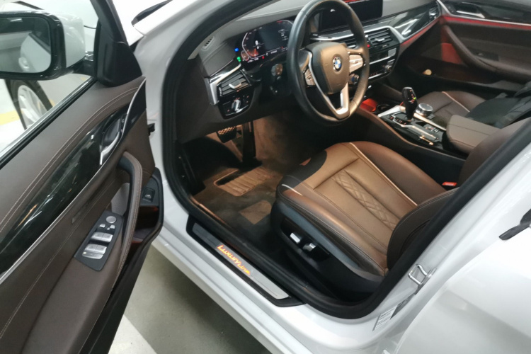 宝马5系 2022款 改款二 525Li 豪华套装中控内饰20