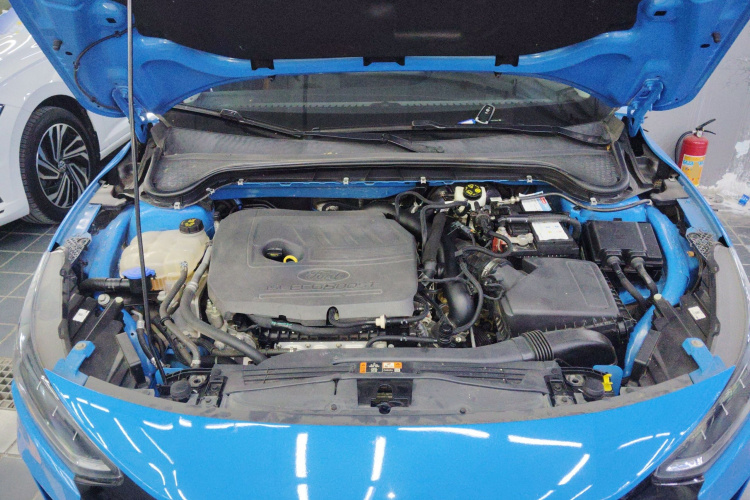 福特 福克斯 2022款 三厢 EcoBoost 180 自动竞速版机舱底盘24