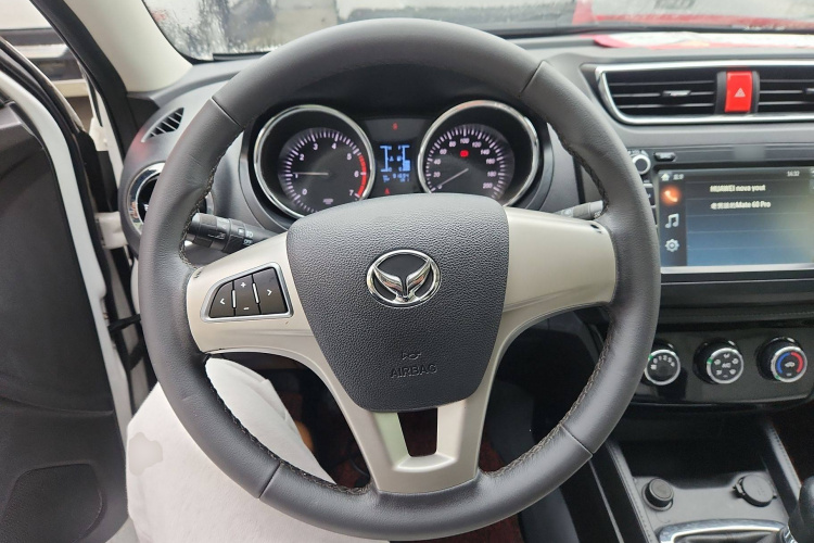 北汽幻速S3 2017款 1.5L 手动豪华型中控内饰13