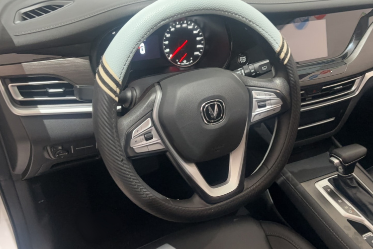 长安CS35PLUS 2021款 荣耀百万版 1.6L CVT精英版局部细节13