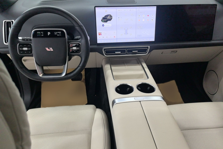 理想汽车 理想L9 2022款 Max中控内饰7002