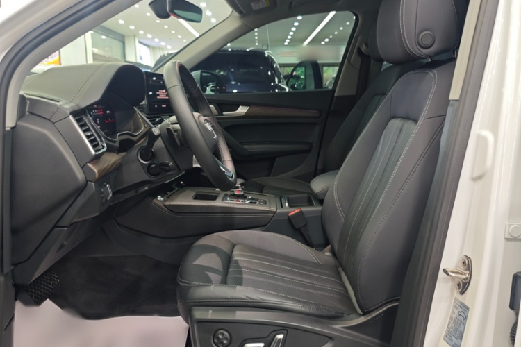 奥迪Q5L 2024款 40 TFSI 豪华致雅型中控内饰7002