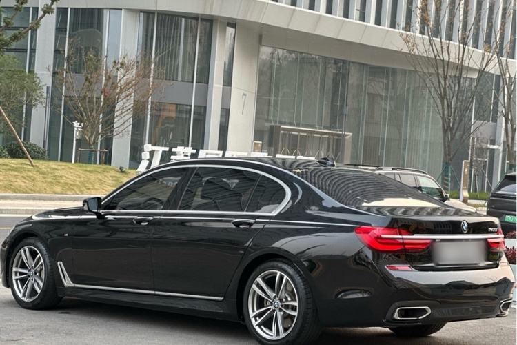 宝马7系 2018款 730Li 尊享型 M运动套装车身外观6013