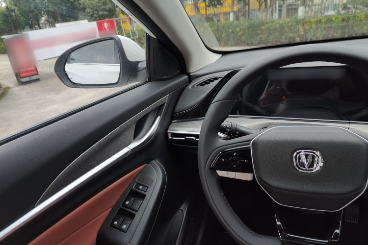 长安 逸动 2025款 PLUS 1.4T 双离合高能版局部细节9001