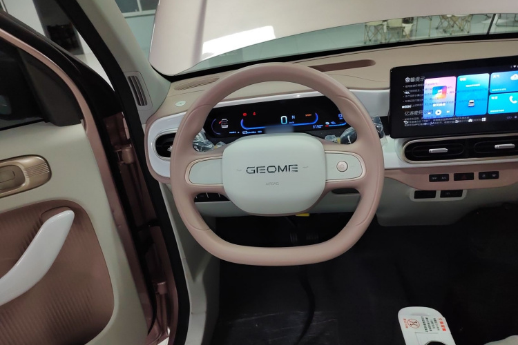 吉利银河 熊猫 2025款 210km 元气熊中控内饰13