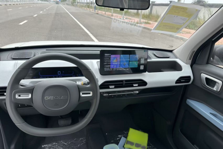 吉利银河 2024款 熊猫mini 200km 耐力熊中控内饰7001