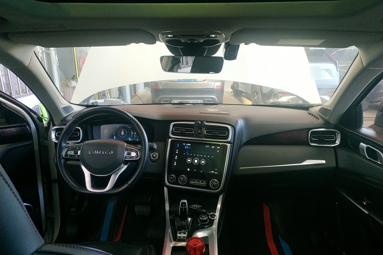 领克01 2017款 2.0T 四驱劲Pro版中控内饰12