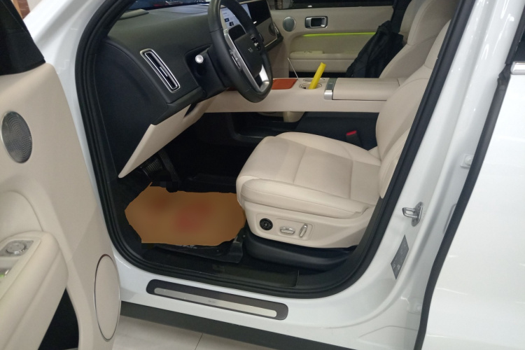 理想汽车 理想L6 2024款 Pro中控内饰19