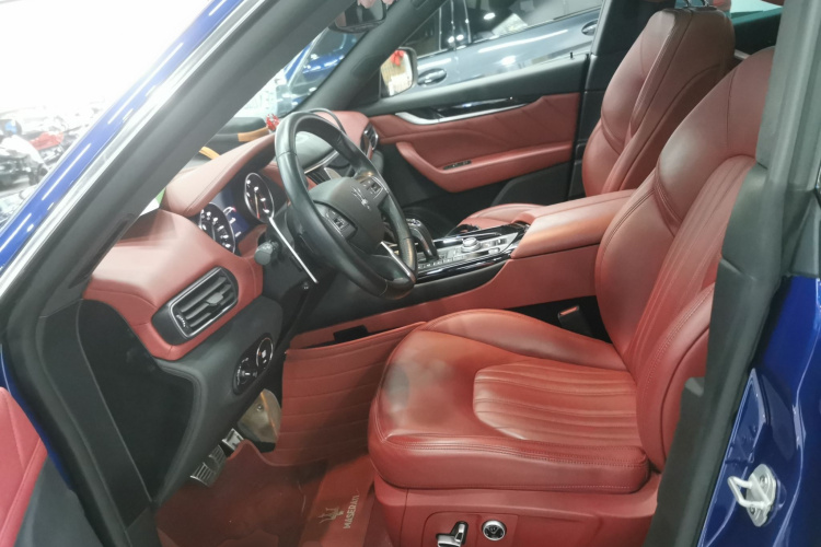 玛莎拉蒂 Levante 2021款 3.0T 标准版中控内饰19